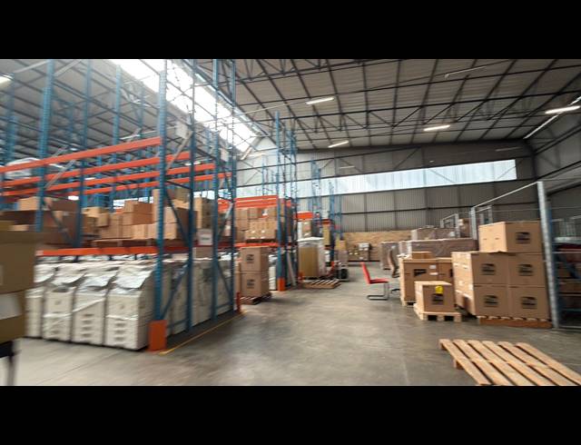 1,727M² WAREHOUSE TO LET IN TUNNEY